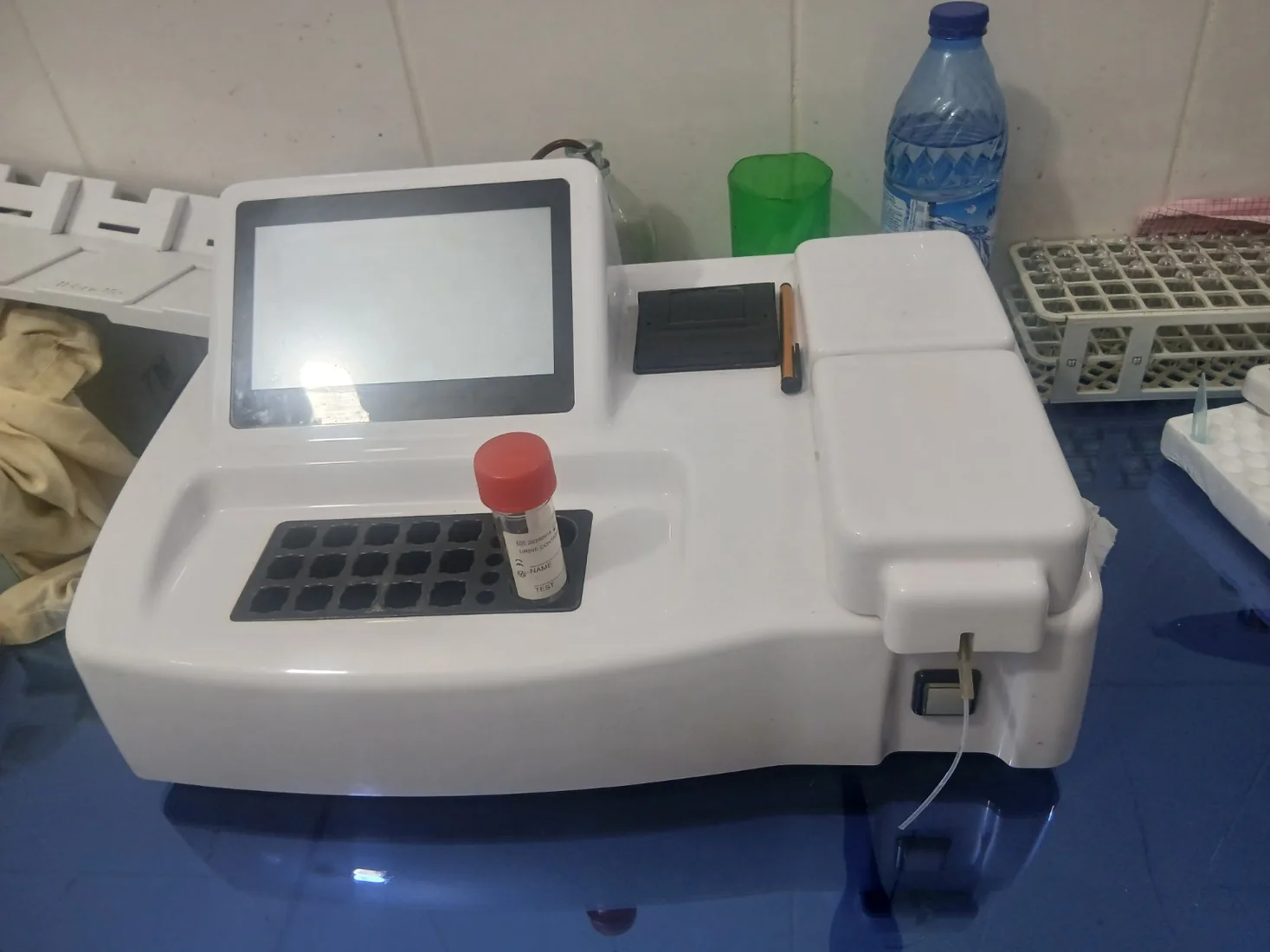 Automate de biochimie du Laboratoire LESLOUANGES